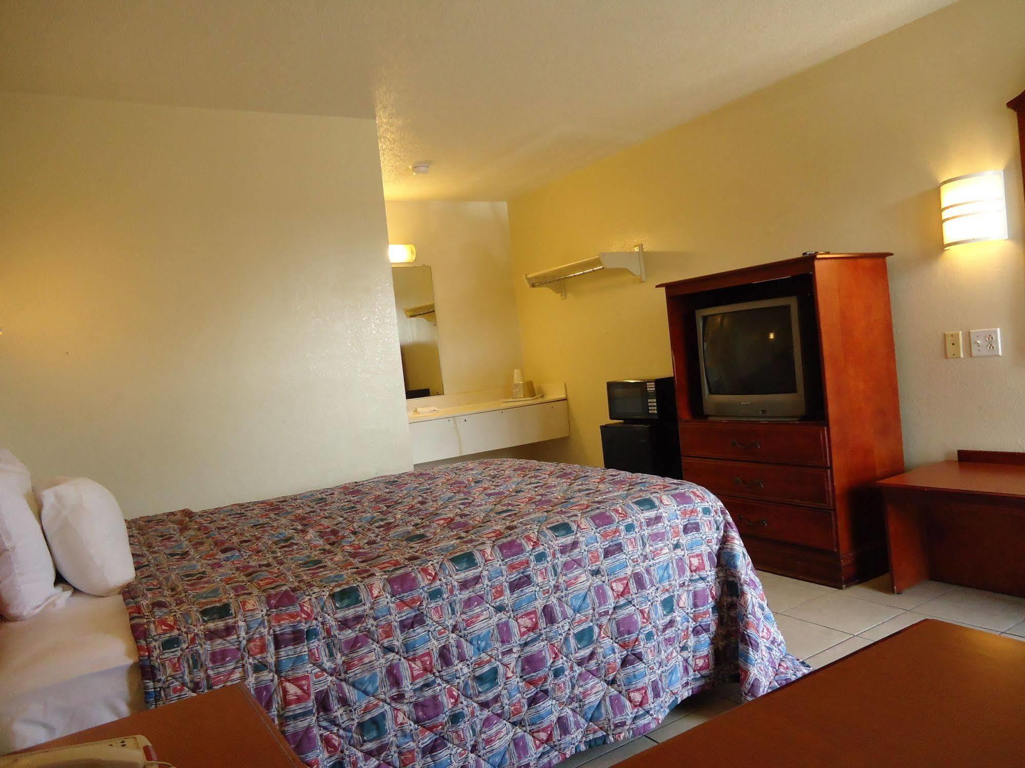 Super 6 Inn & Suites Pensacola Ferry Pass Eksteriør bilde