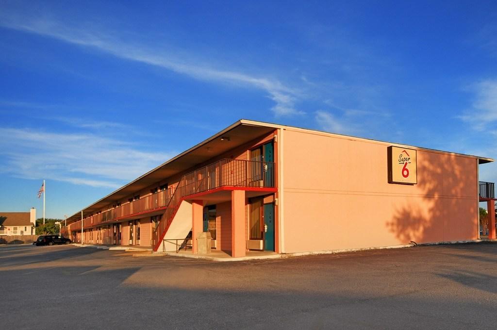 Super 6 Inn & Suites Pensacola Ferry Pass Eksteriør bilde